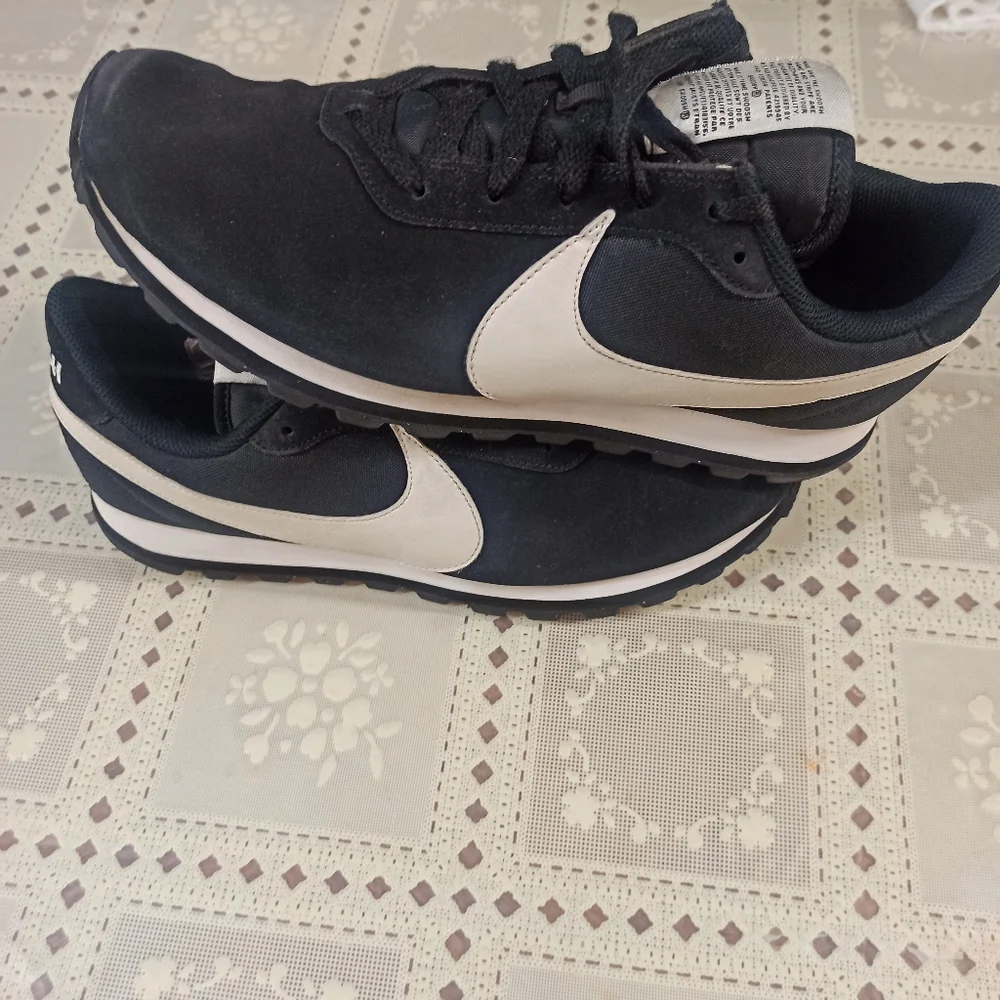 Nike Pre-Love O.X.  Black Suede White Swoosh Size 9 - Picture 8 of 12